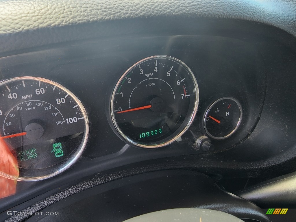 2014 Wrangler Unlimited Sahara 4x4 - Amp
