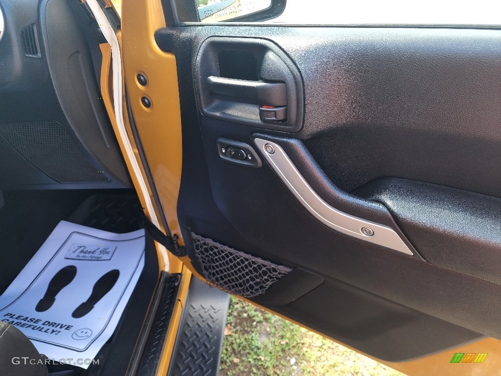 2014 Wrangler Unlimited Sahara 4x4 - Amp