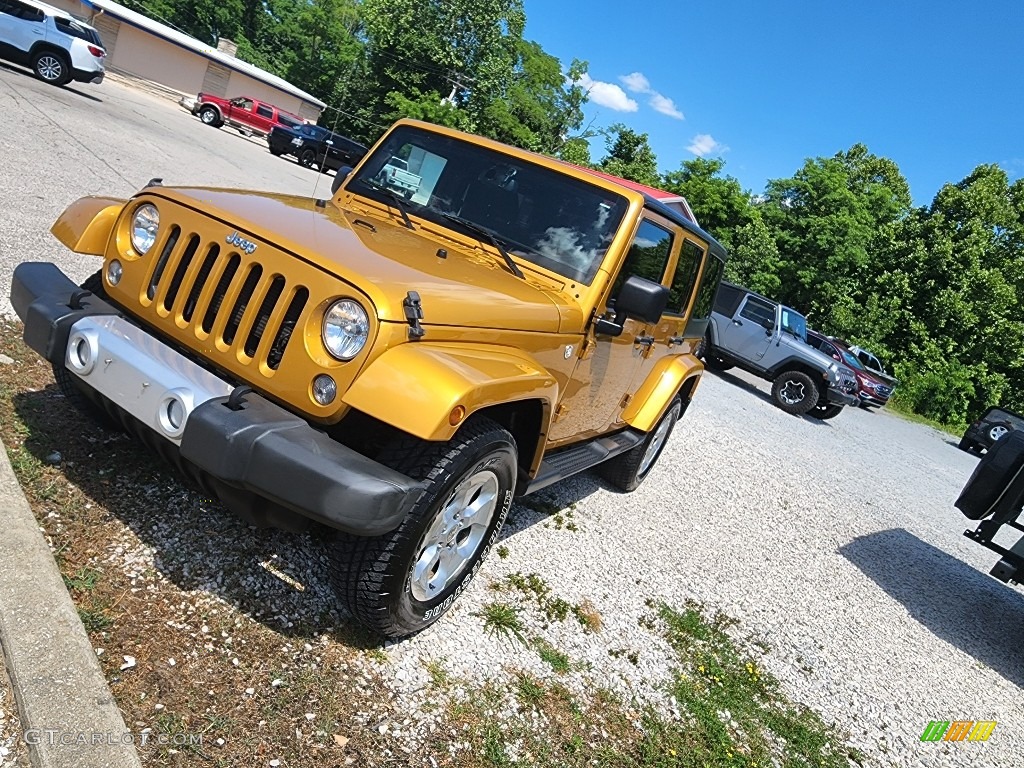 2014 Wrangler Unlimited Sahara 4x4 - Amp