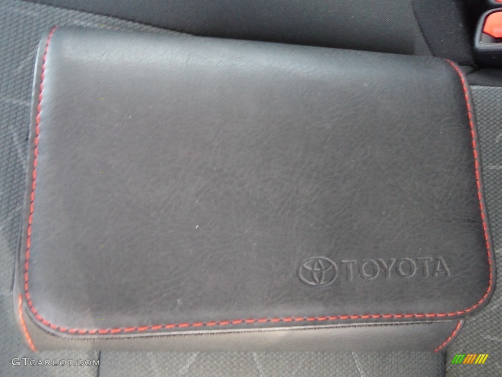 2019 RAV4 XLE AWD - Blue Flame / Black photo #35