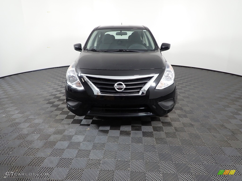 2019 Versa SV - Super Black / Charcoal photo #4