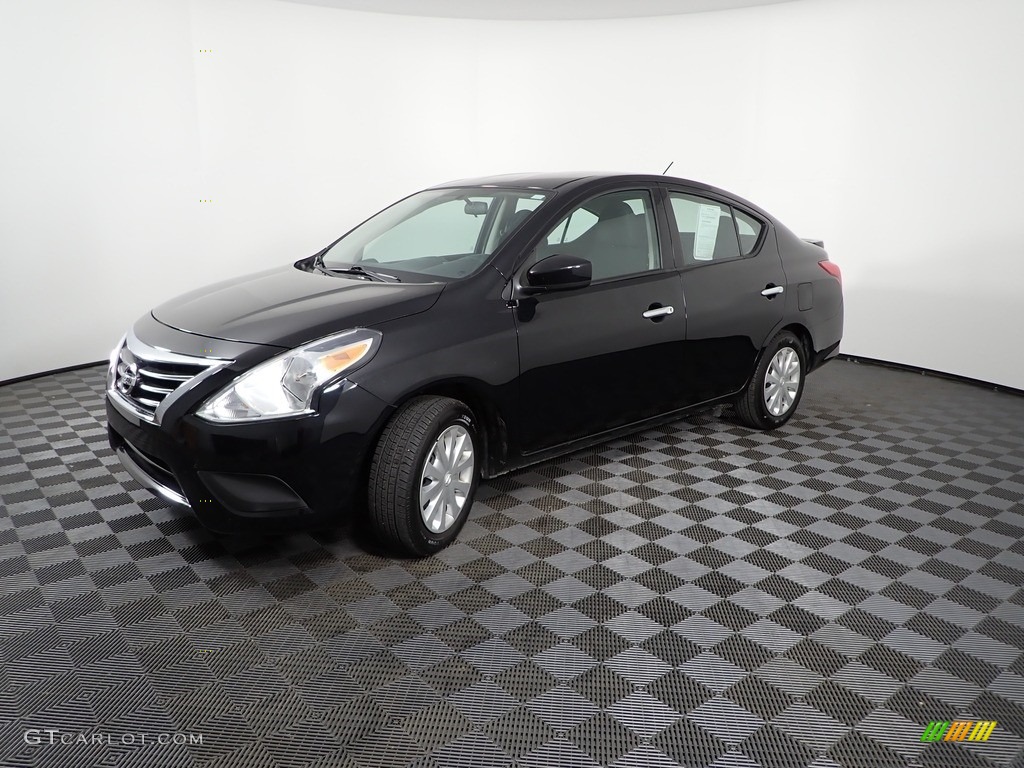 2019 Versa SV - Super Black / Charcoal photo #5