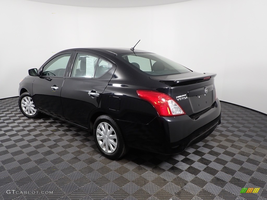 2019 Versa SV - Super Black / Charcoal photo #7