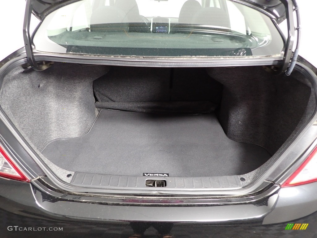 2019 Versa SV - Super Black / Charcoal photo #10