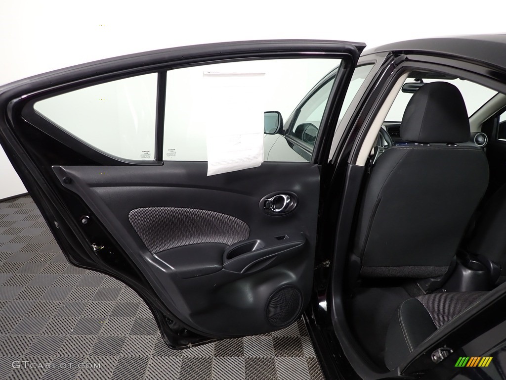 2019 Versa SV - Super Black / Charcoal photo #21