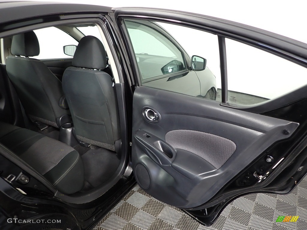 2019 Versa SV - Super Black / Charcoal photo #26