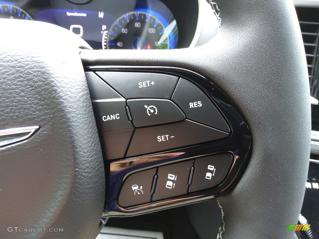 2022 Chrysler Pacifica Touring L AWD Steering Wheel Photos