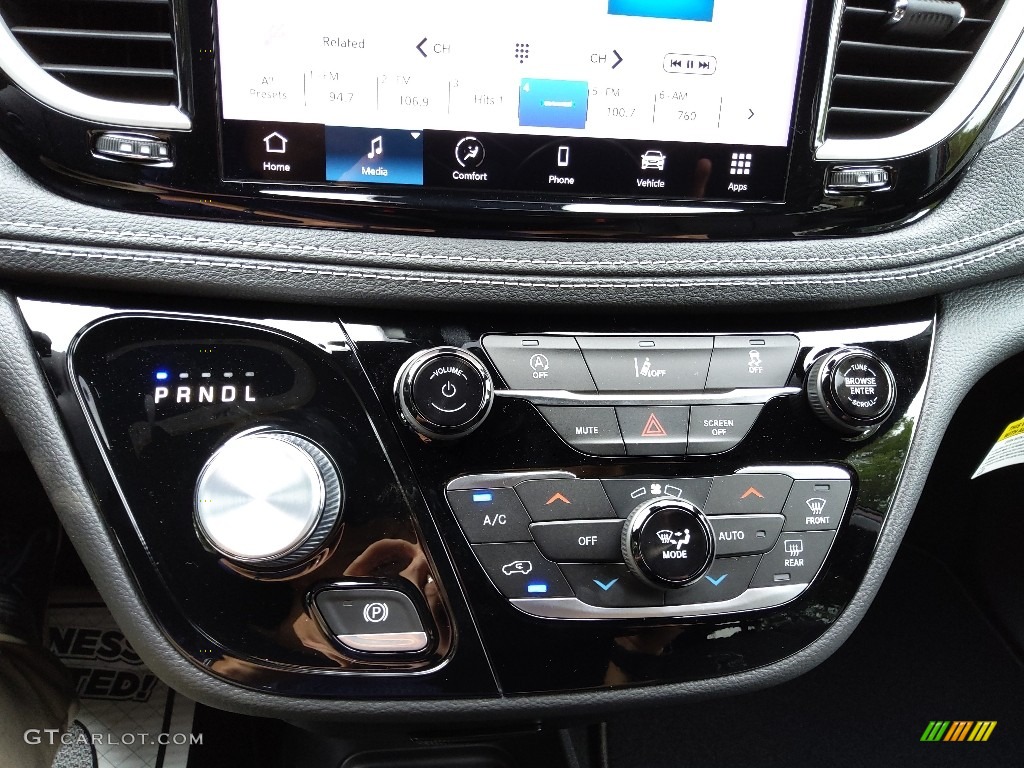 2022 Chrysler Pacifica Touring L AWD Controls Photo #144470375
