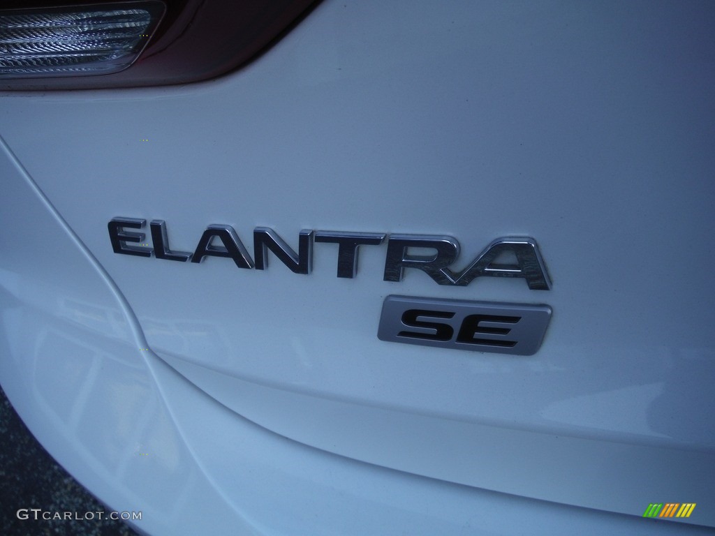 2017 Elantra SE - White / Gray photo #10