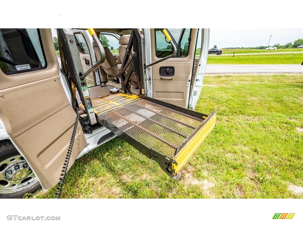 2008 Chevrolet Express LS 1500 Passenger Van Trunk Photos