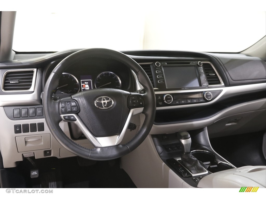 2015 Highlander XLE AWD - Attitude Black Metallic / Ash photo #6