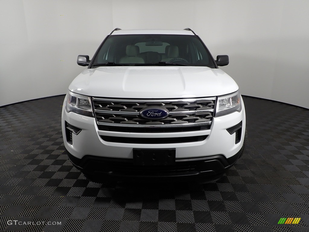 2018 Explorer FWD - Oxford White / Medium Stone photo #3