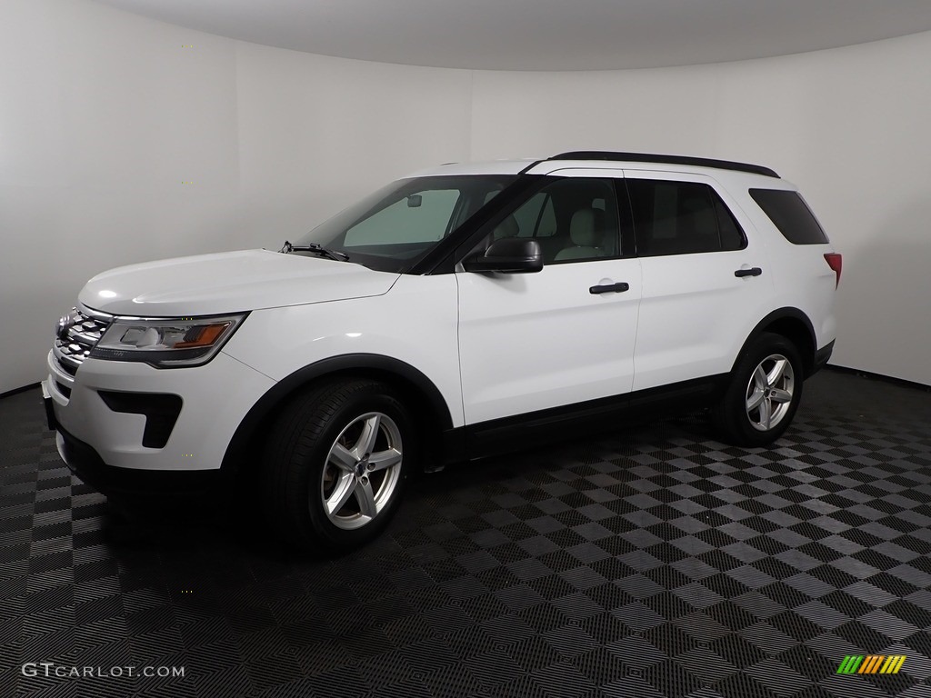 2018 Explorer FWD - Oxford White / Medium Stone photo #4