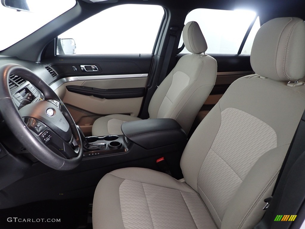 2018 Explorer FWD - Oxford White / Medium Stone photo #13
