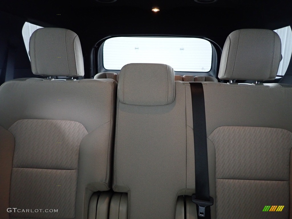 2018 Explorer FWD - Oxford White / Medium Stone photo #21