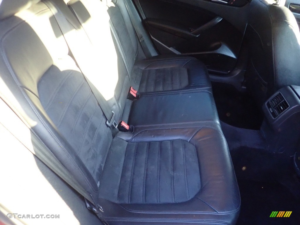 2015 Volkswagen Passat V6 SEL Premium Sedan Rear Seat Photos