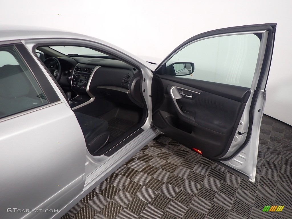 2015 Altima 2.5 S - Brilliant Silver / Charcoal photo #37