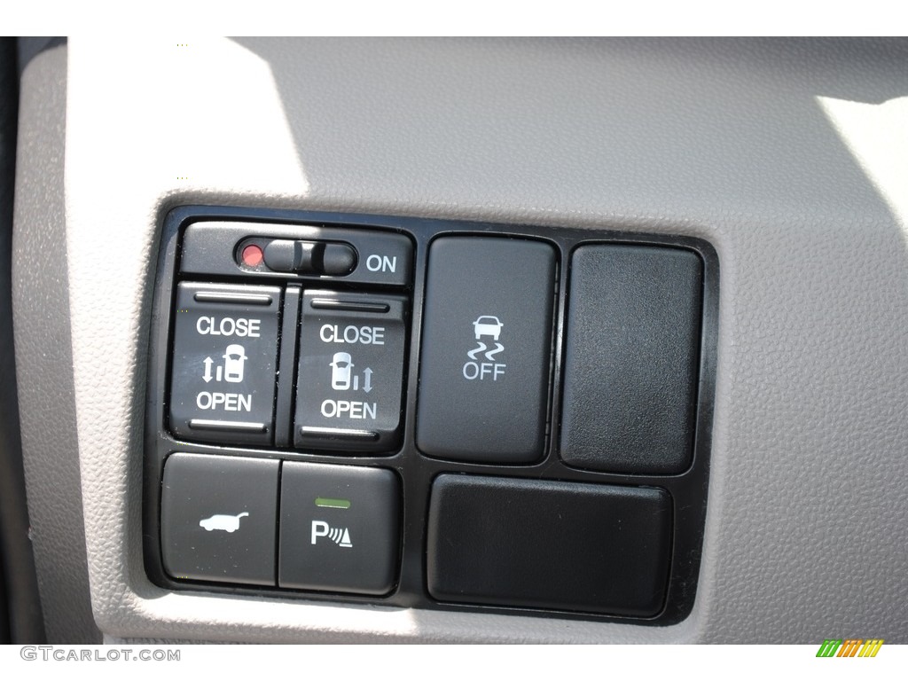 2013 Odyssey Touring - Polished Metal Metallic / Gray photo #17