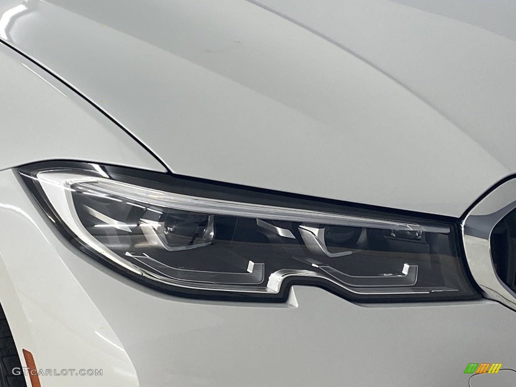 2022 3 Series 330e Sedan - Mineral White Metallic / Black photo #4