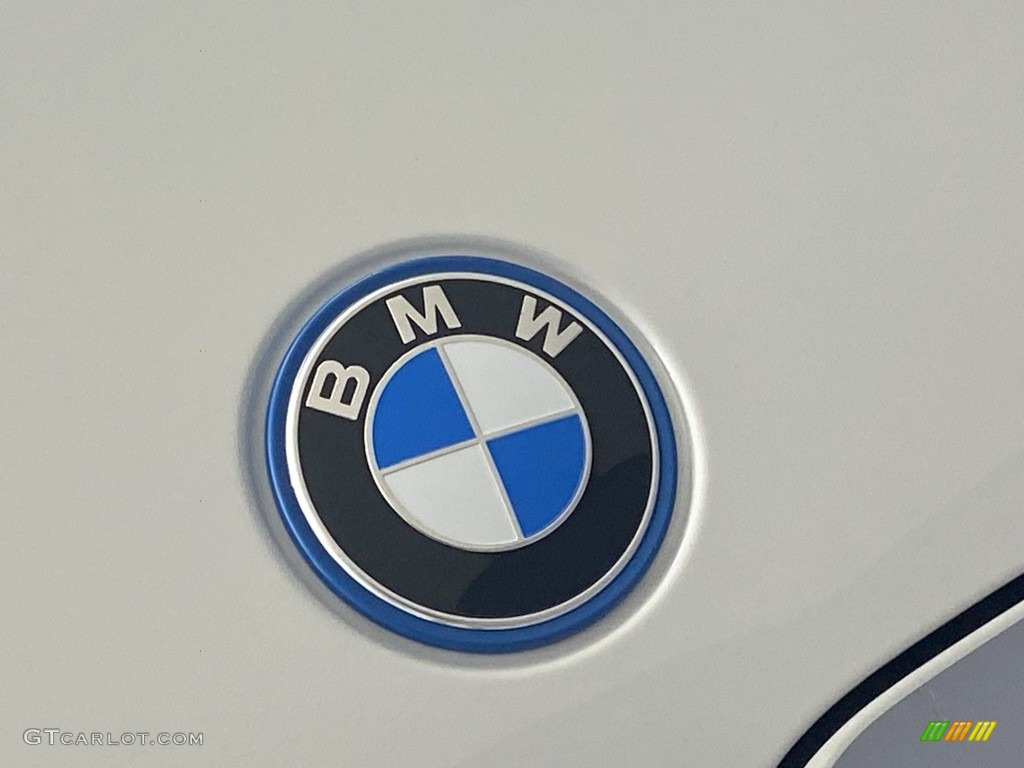 2022 3 Series 330e Sedan - Mineral White Metallic / Black photo #5