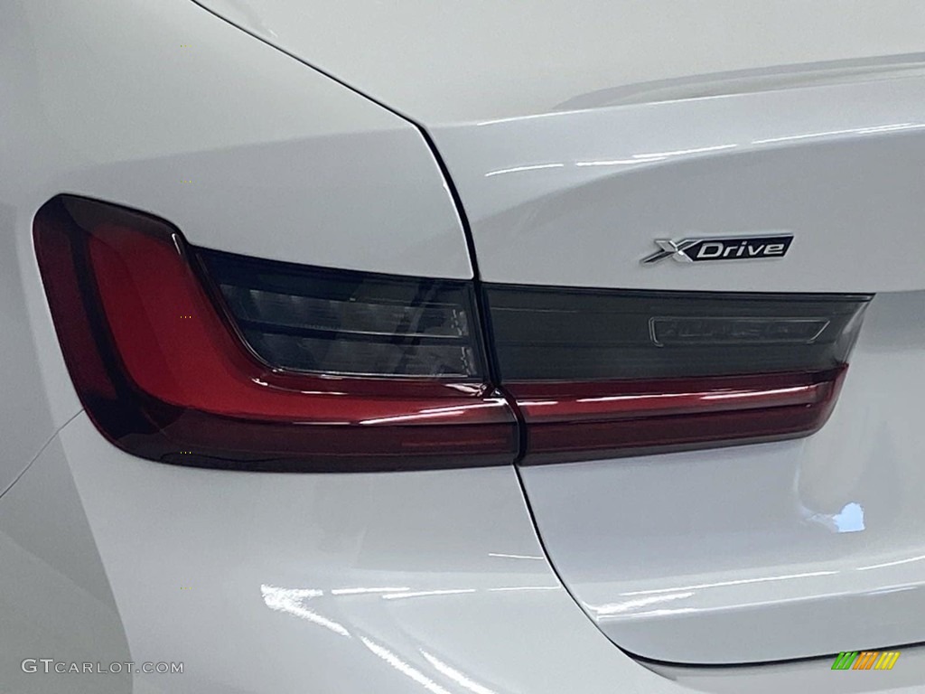 2022 3 Series 330e Sedan - Mineral White Metallic / Black photo #6