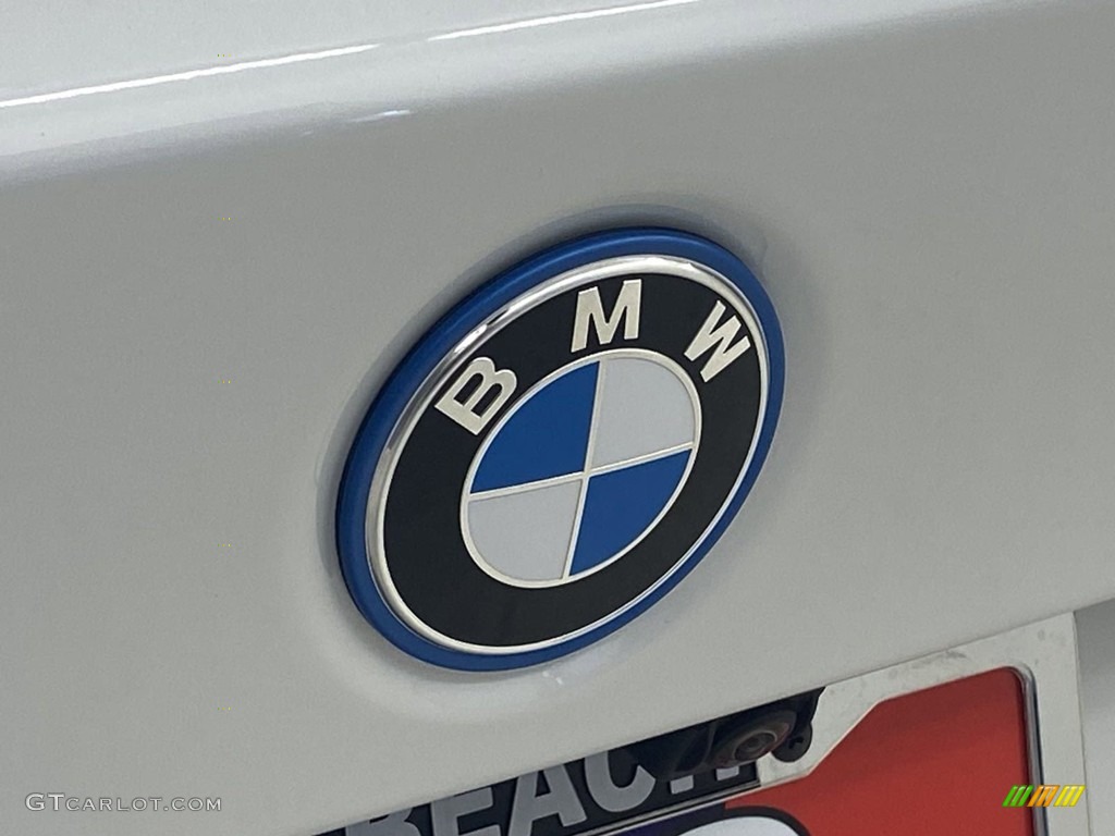 2022 3 Series 330e Sedan - Mineral White Metallic / Black photo #7