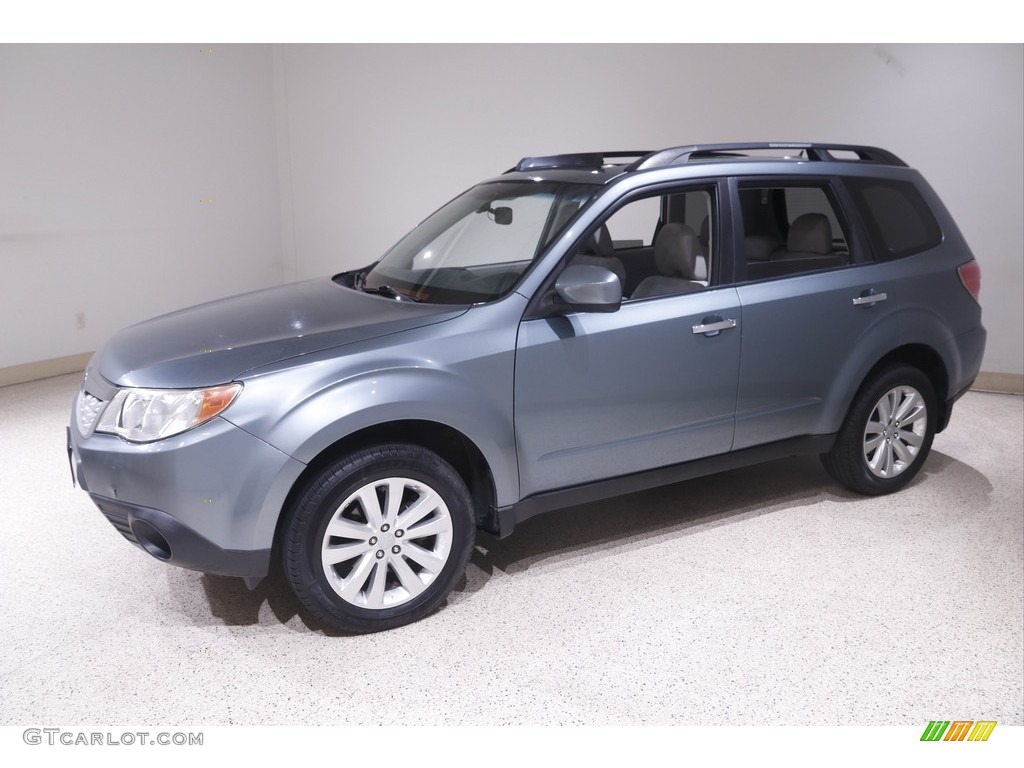 2013 Forester 2.5 X Premium - Sage Green Metallic / Platinum photo #3