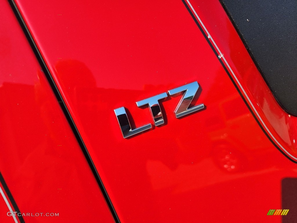 2010 Avalanche LTZ 4x4 - Victory Red / Ebony photo #9
