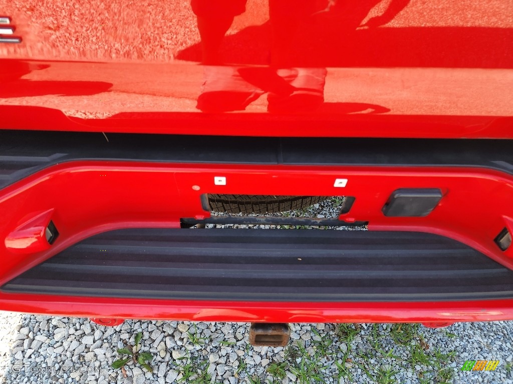 2010 Avalanche LTZ 4x4 - Victory Red / Ebony photo #21
