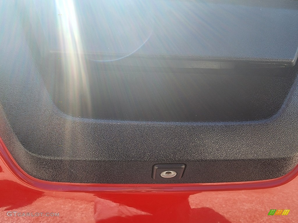 2010 Avalanche LTZ 4x4 - Victory Red / Ebony photo #22