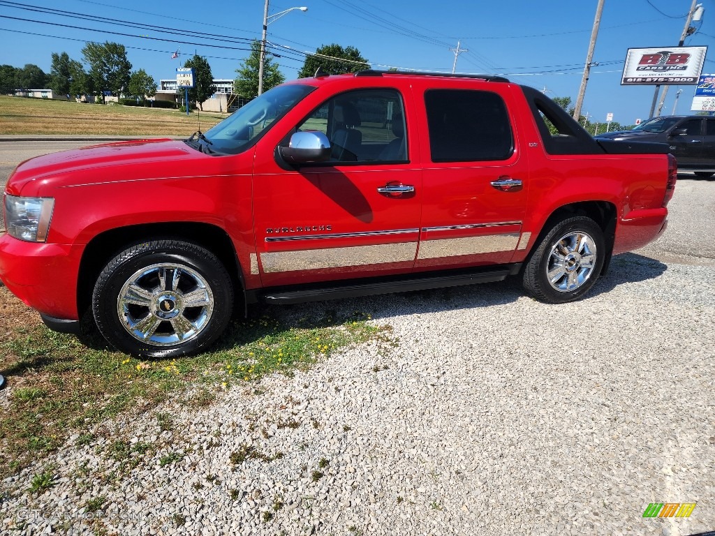 2010 Avalanche LTZ 4x4 - Victory Red / Ebony photo #31