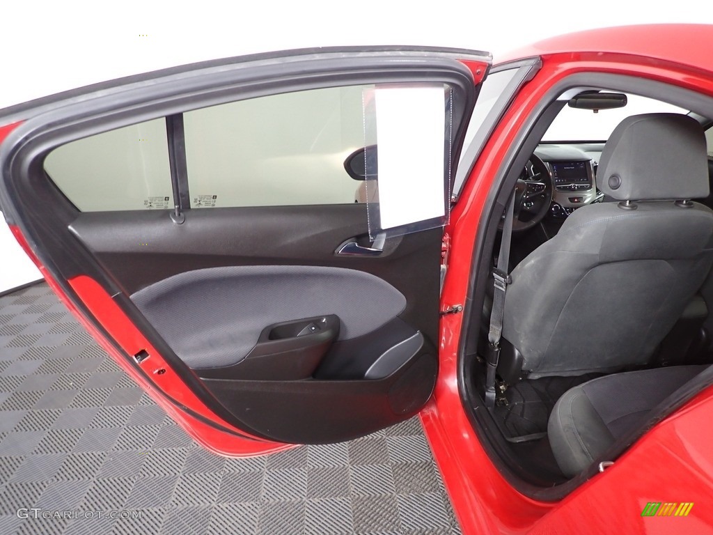 2019 Cruze LT - Red Hot / Black photo #22