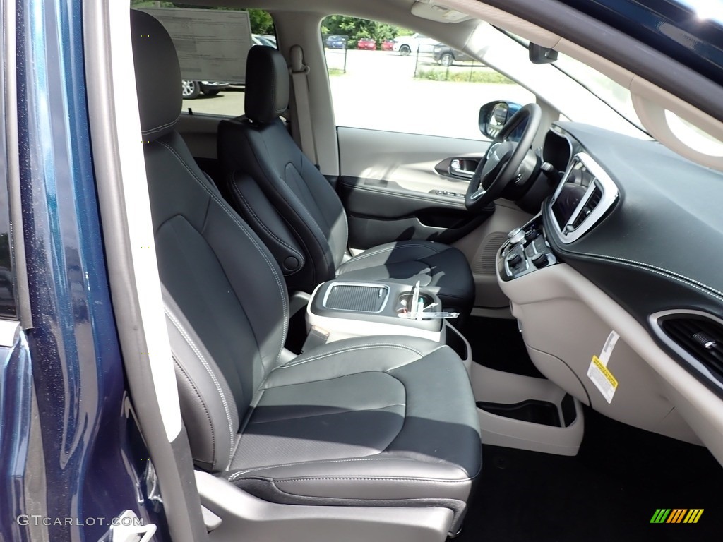 2022 Chrysler Pacifica Touring L AWD Front Seat Photo #144505632