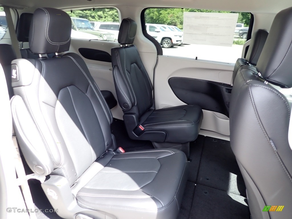 Black/Alloy Interior 2022 Chrysler Pacifica Touring L AWD Photo #144505650