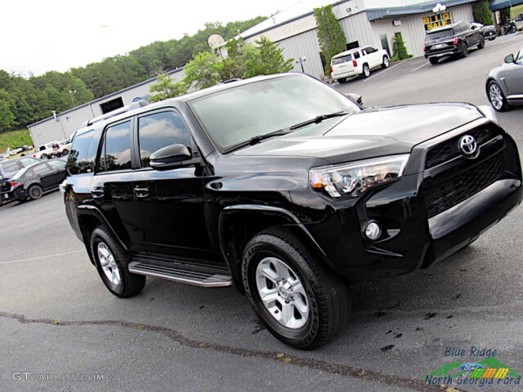 2019 4Runner SR5 4x4 - Midnight Black metallic / Sand Beige photo #27