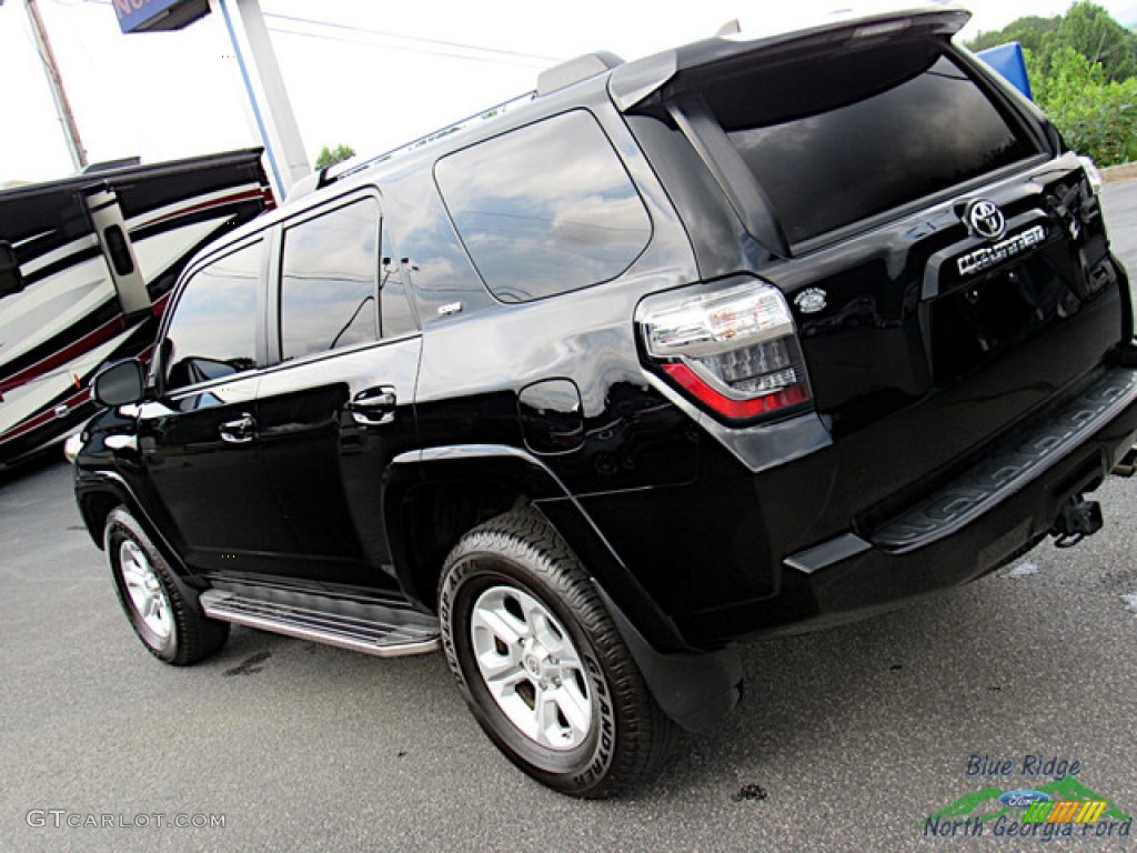 2019 4Runner SR5 4x4 - Midnight Black metallic / Sand Beige photo #29