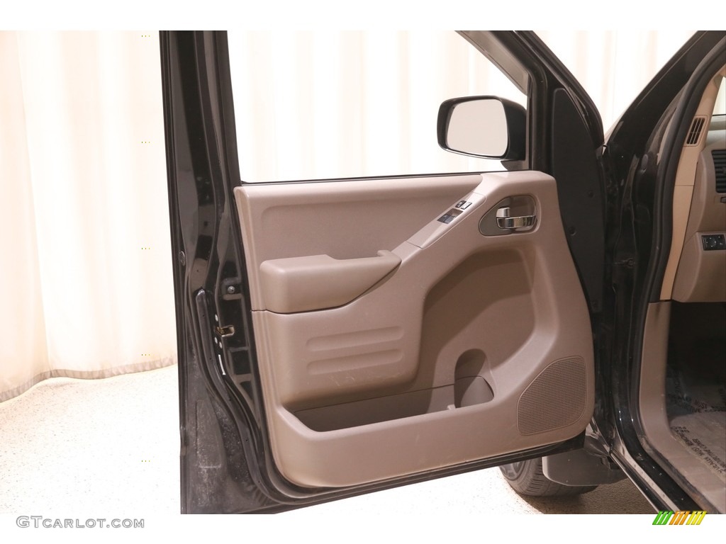 2016 Nissan Frontier SV King Cab 4x4 Door Panel Photos