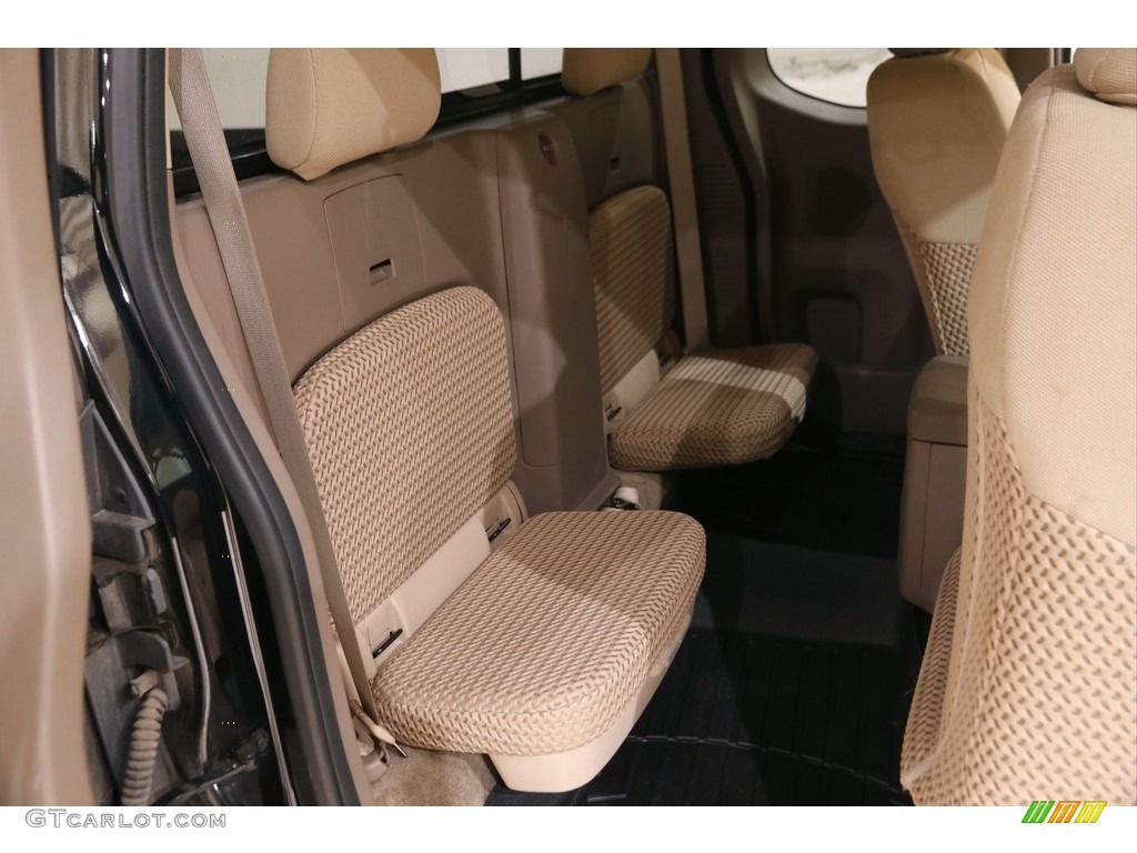 2016 Nissan Frontier SV King Cab 4x4 Rear Seat Photos