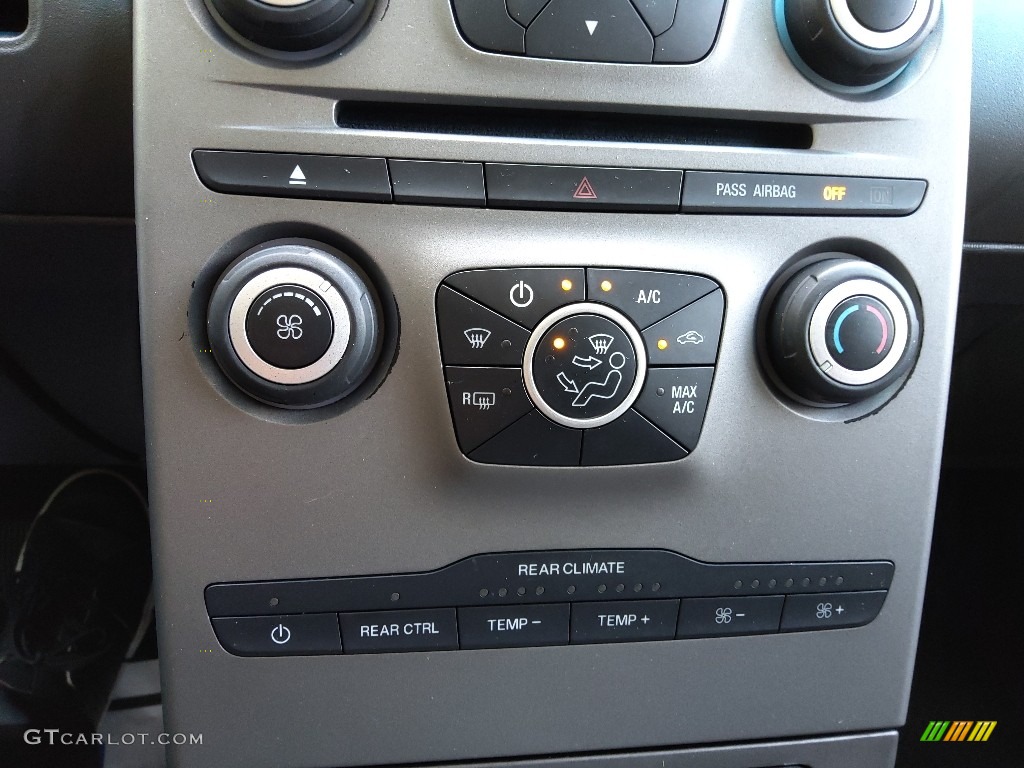 2016 Ford Flex SE Controls Photos