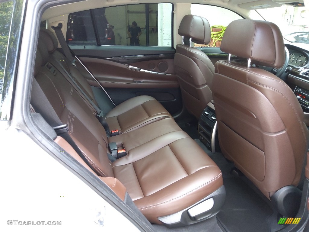 2017 BMW 5 Series 535i xDrive Gran Turismo Rear Seat Photo #144515907