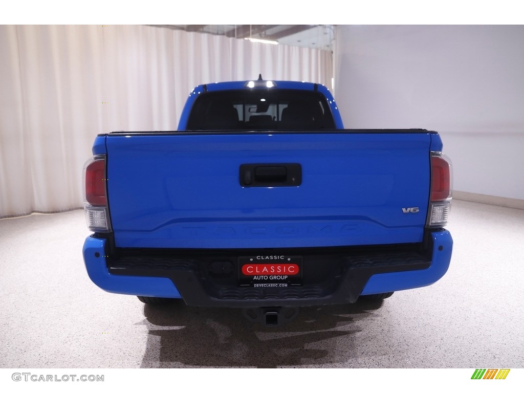 2020 Tacoma TRD Sport Double Cab 4x4 - Voodoo Blue / TRD Cement/Black photo #17