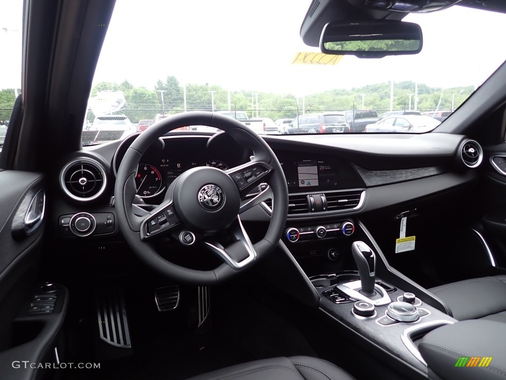 2022 Alfa Romeo Giulia Sprint AWD Dashboard Photos