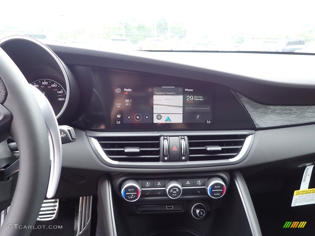 2022 Alfa Romeo Giulia Sprint AWD Controls Photos