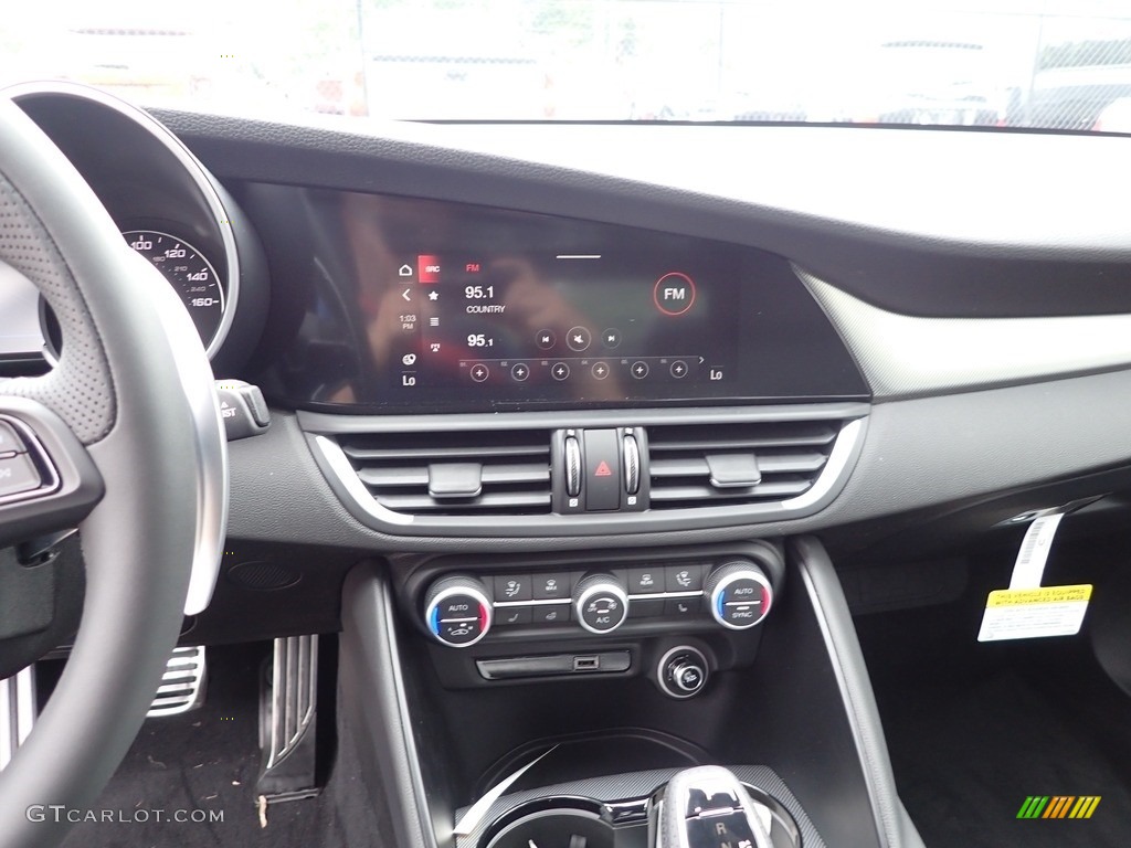 2022 Alfa Romeo Giulia Veloce AWD Controls Photos