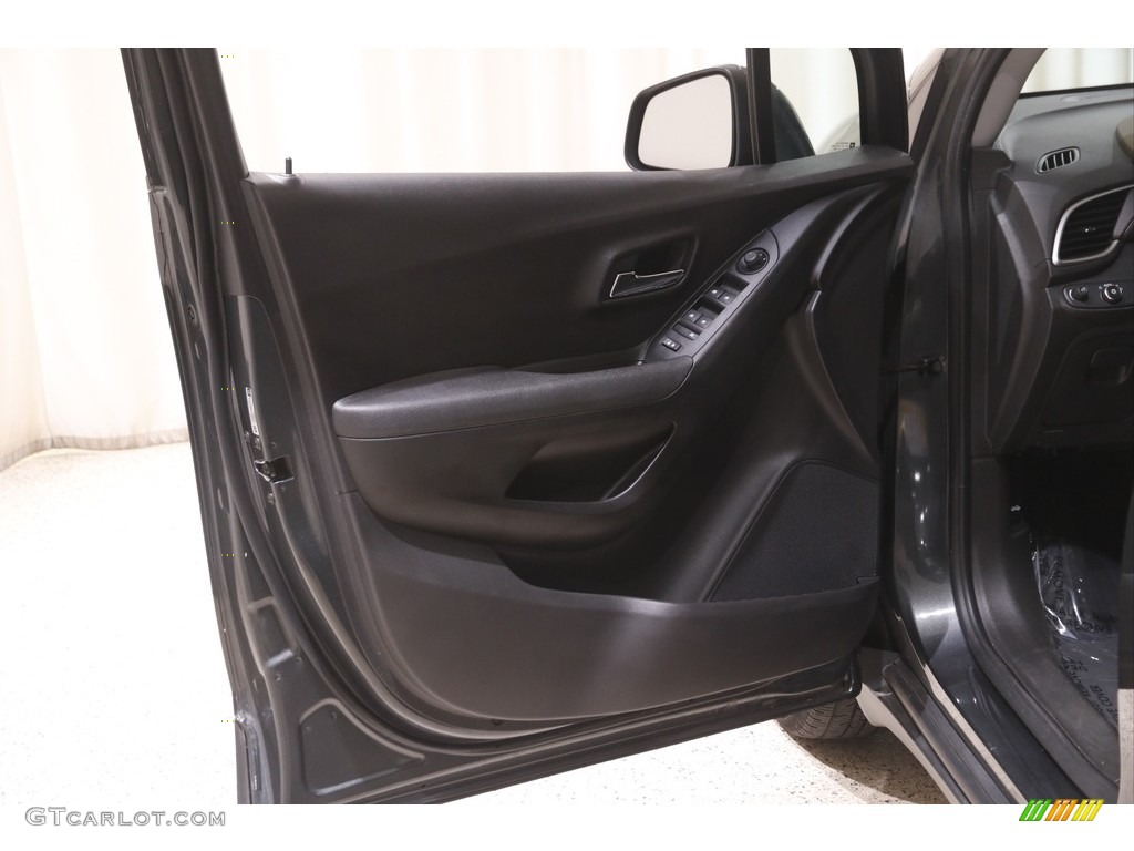 2019 Chevrolet Trax LS Jet Black Door Panel Photo #144522739