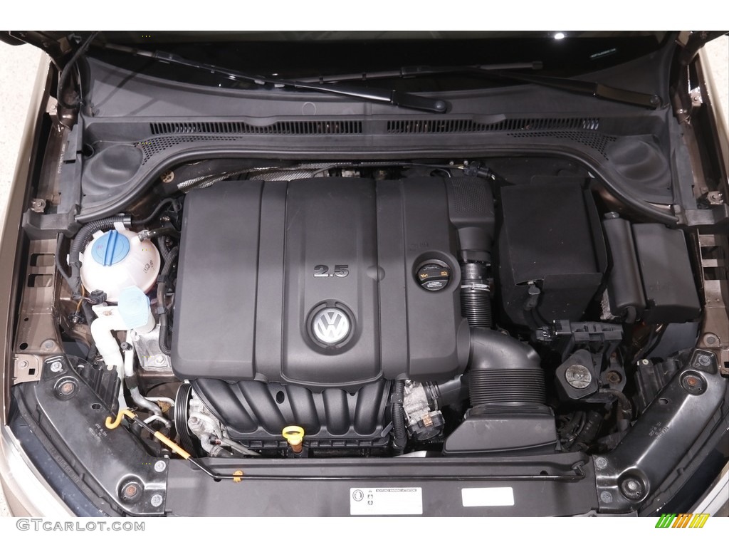 2013 Jetta SE Sedan - Toffee Brown Metallic / Cornsilk Beige photo #17