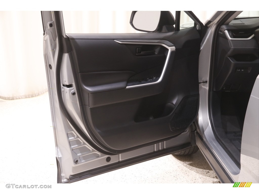 2019 RAV4 LE - Silver Sky Metallic / Black photo #4