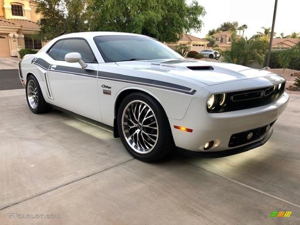 2015 Challenger R/T Plus - Bright White / Black/Ruby Red photo #3