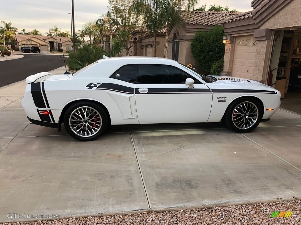 2015 Challenger R/T Plus - Bright White / Black/Ruby Red photo #4