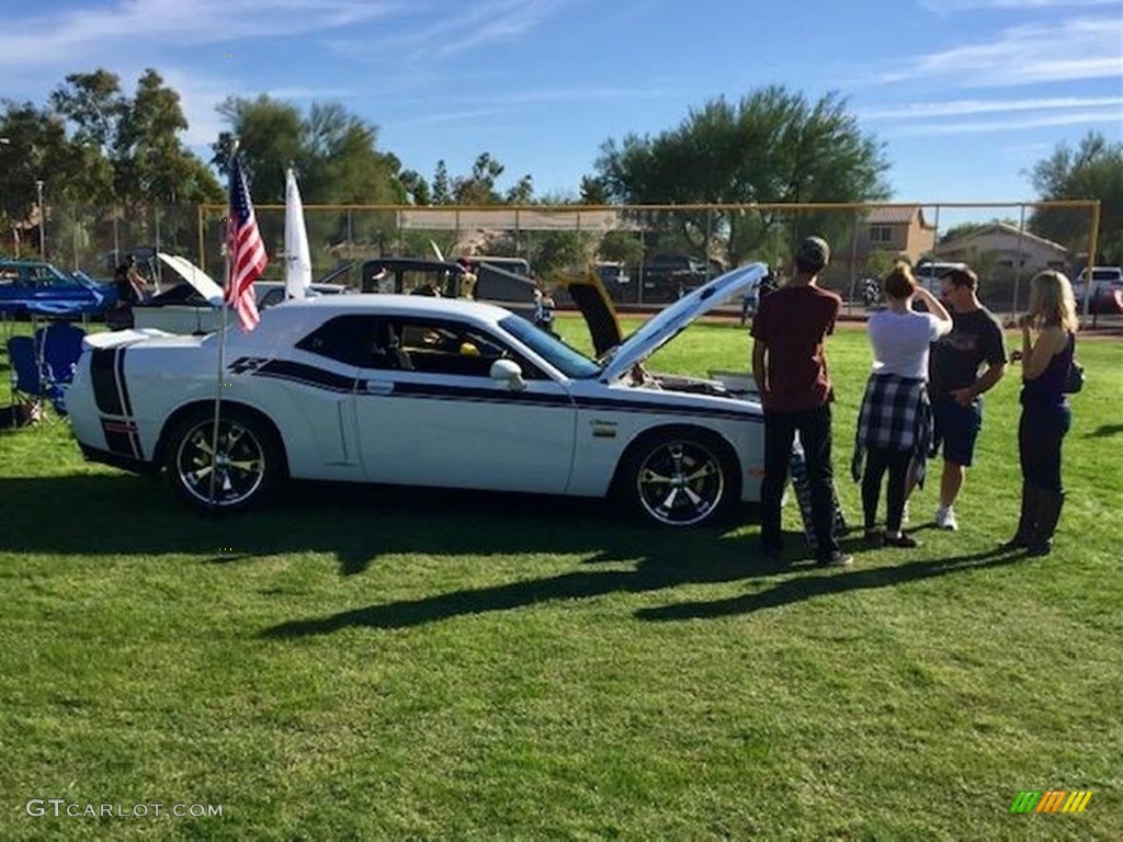 2015 Challenger R/T Plus - Bright White / Black/Ruby Red photo #7